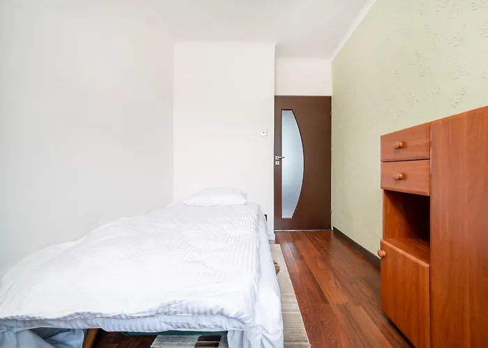 Plac Wolnosci 3-Bedroom Apartment