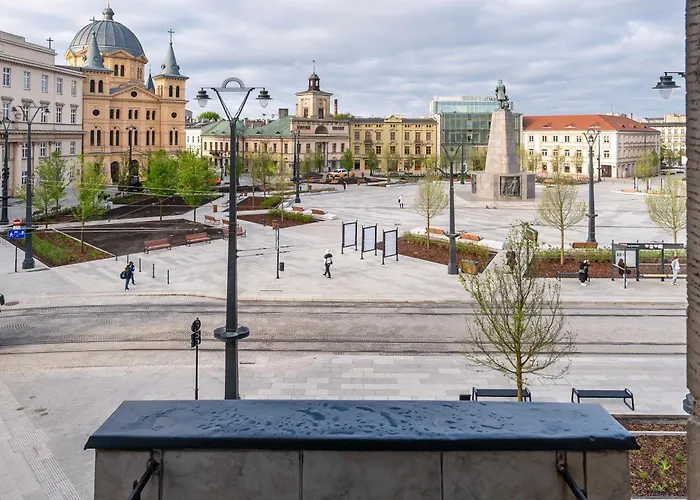 Plac Wolnosci 3-Bedroom Apartment