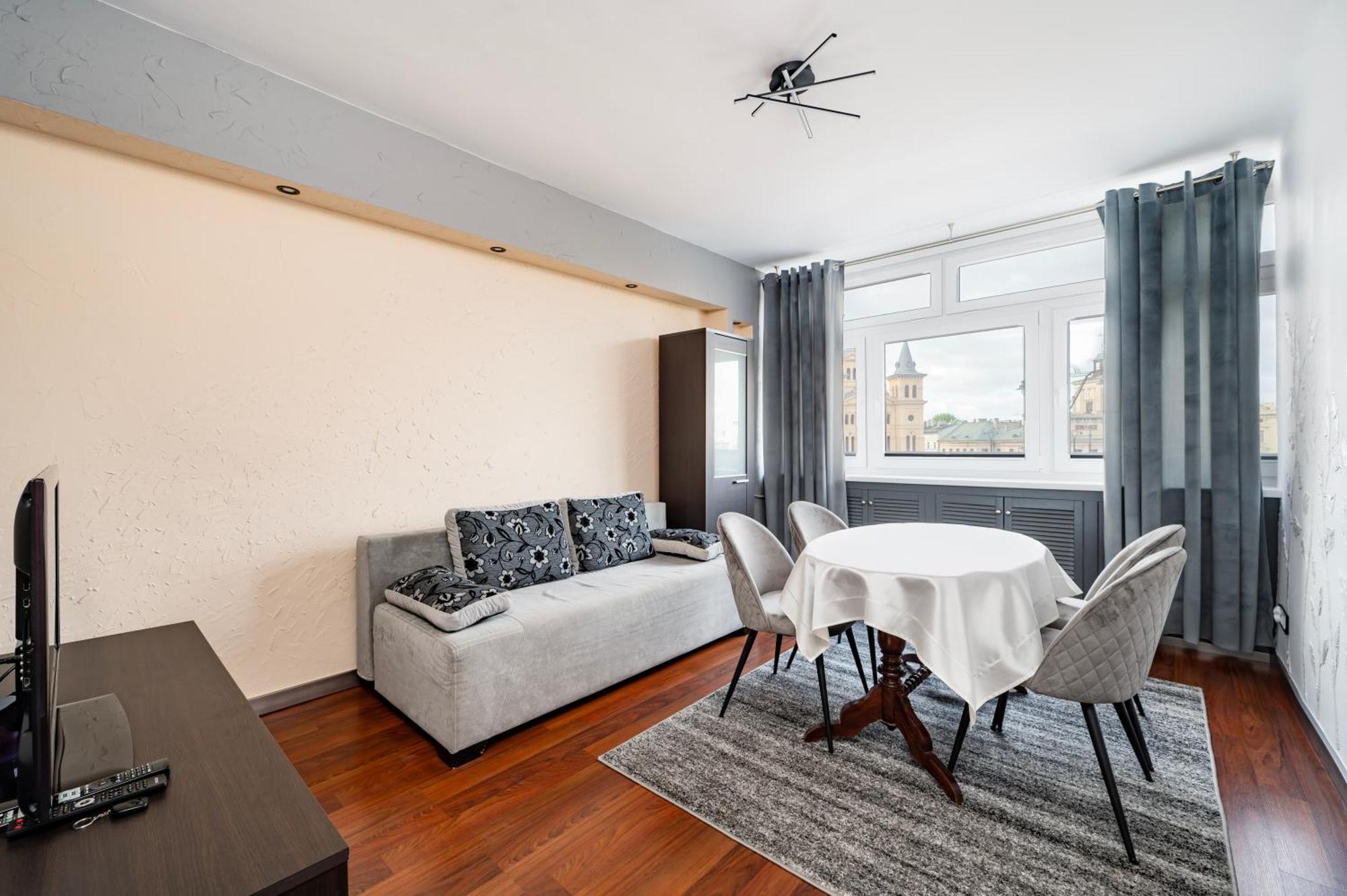 Apartment Plac Wolnosci 3-bedroom *